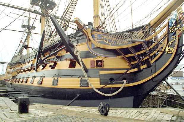 HMS Victory: Starboard bow